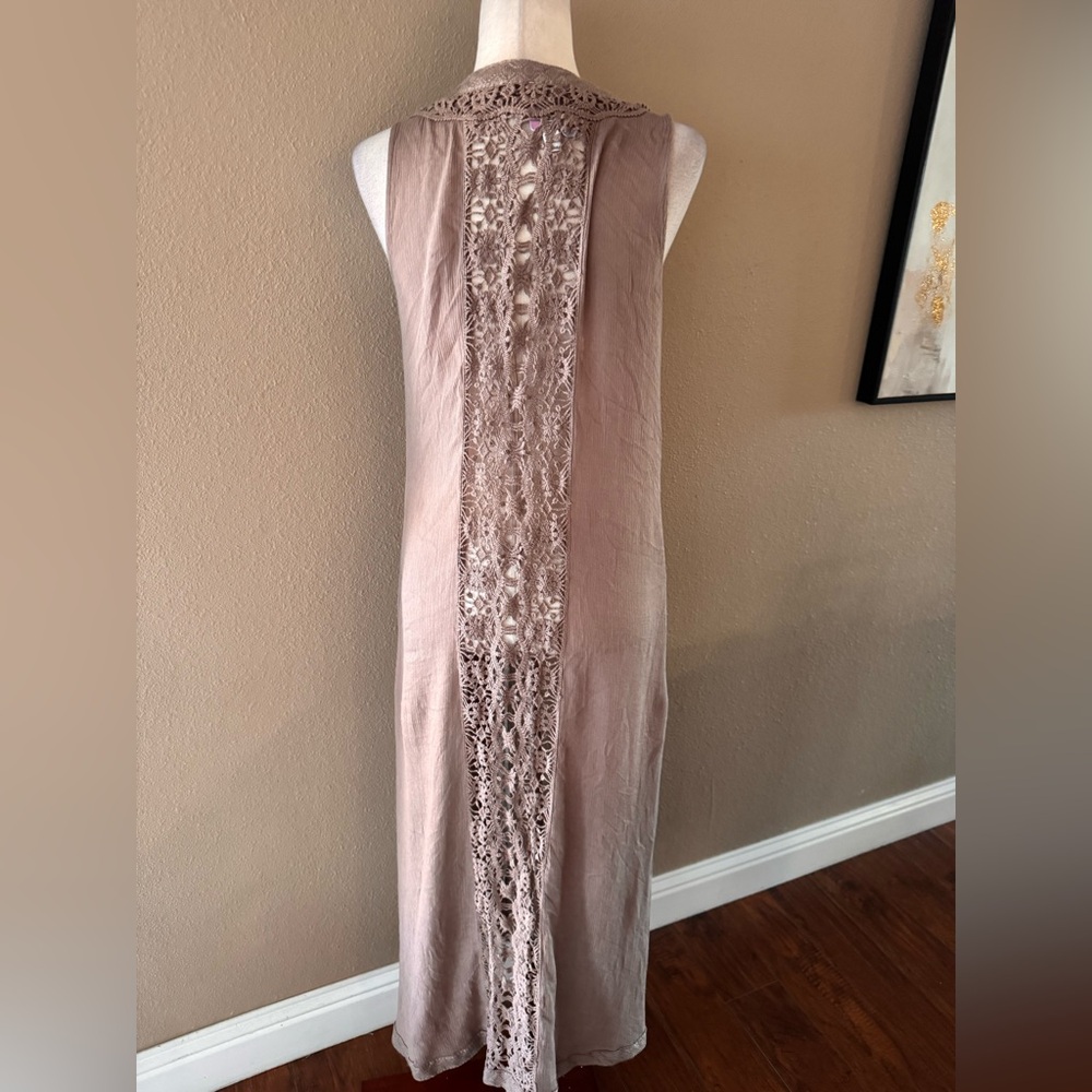 Long Brown Sleeveless Cardigan with Lace Detail - Picture 6 of 8